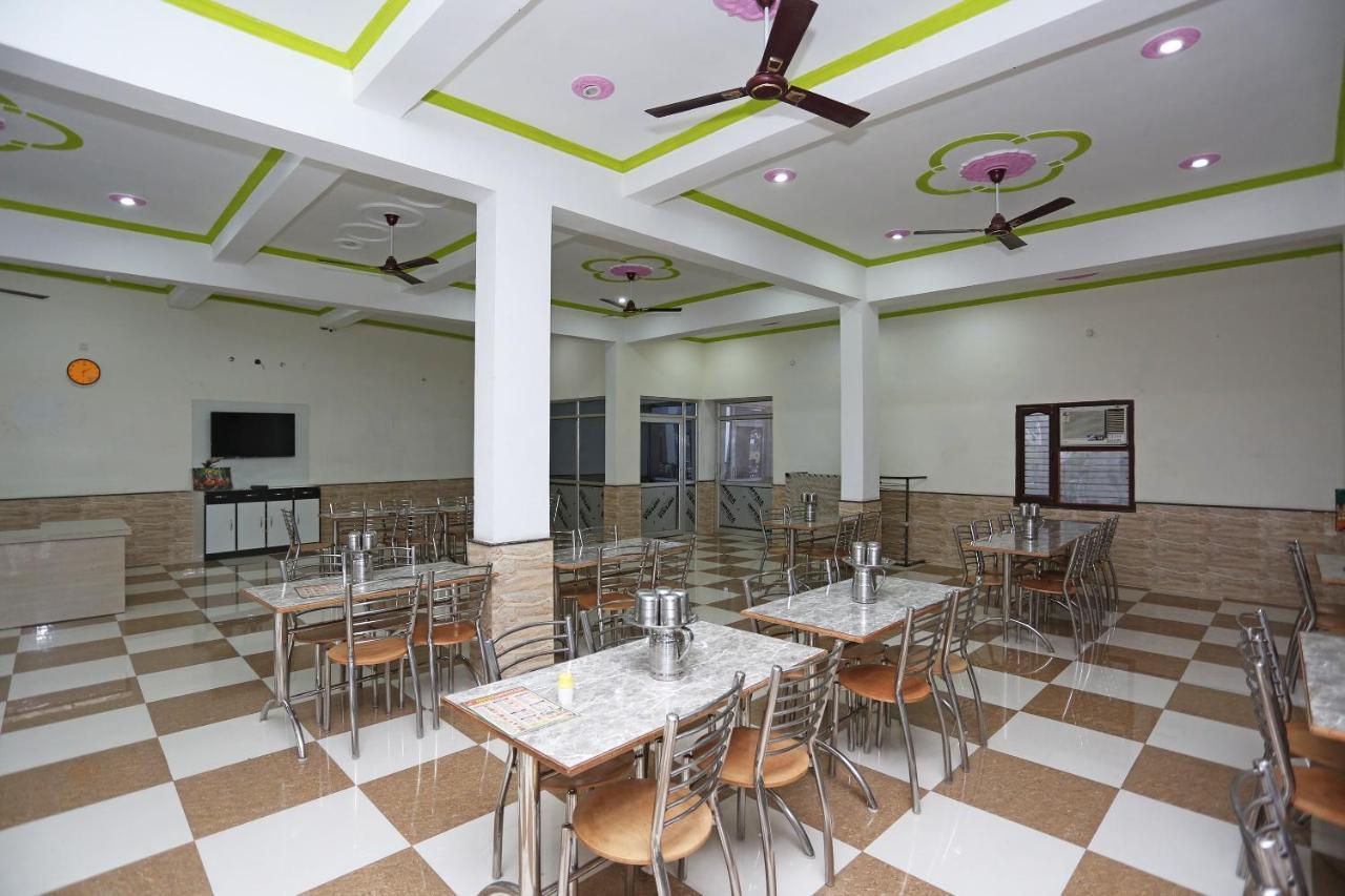 Oyo 29517 Hotel Barsana Palace Chhata Exterior foto