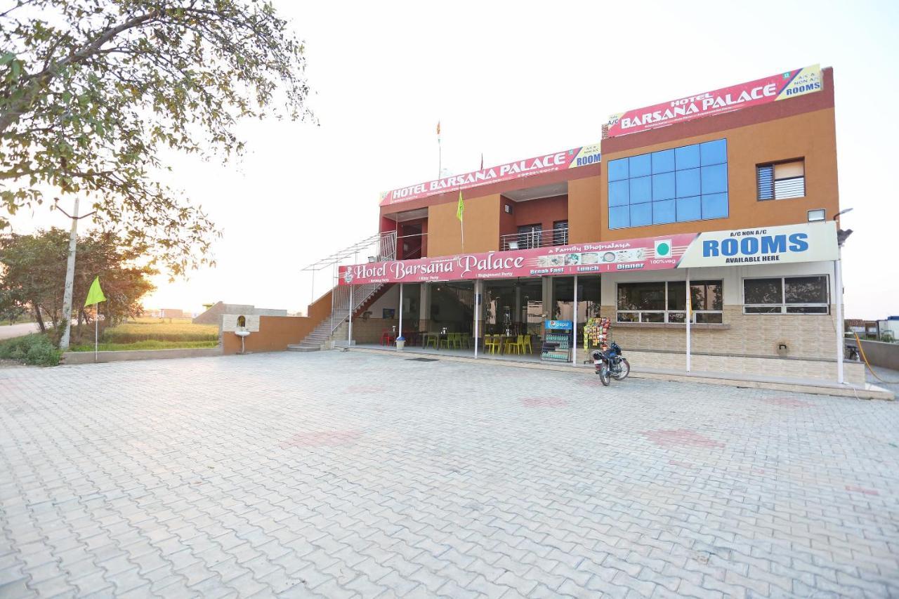 Oyo 29517 Hotel Barsana Palace Chhata Exterior foto