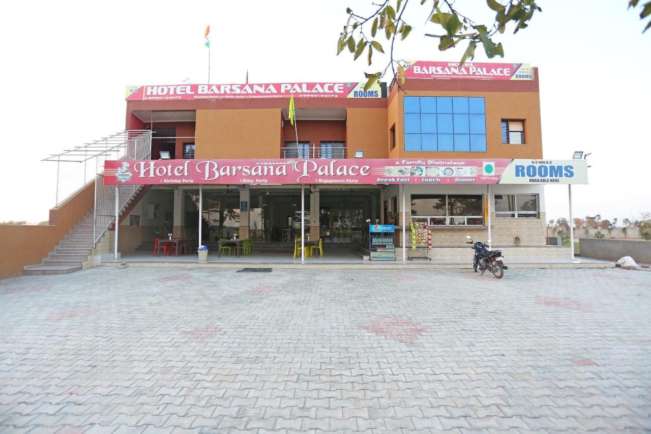 Oyo 29517 Hotel Barsana Palace Chhata Exterior foto